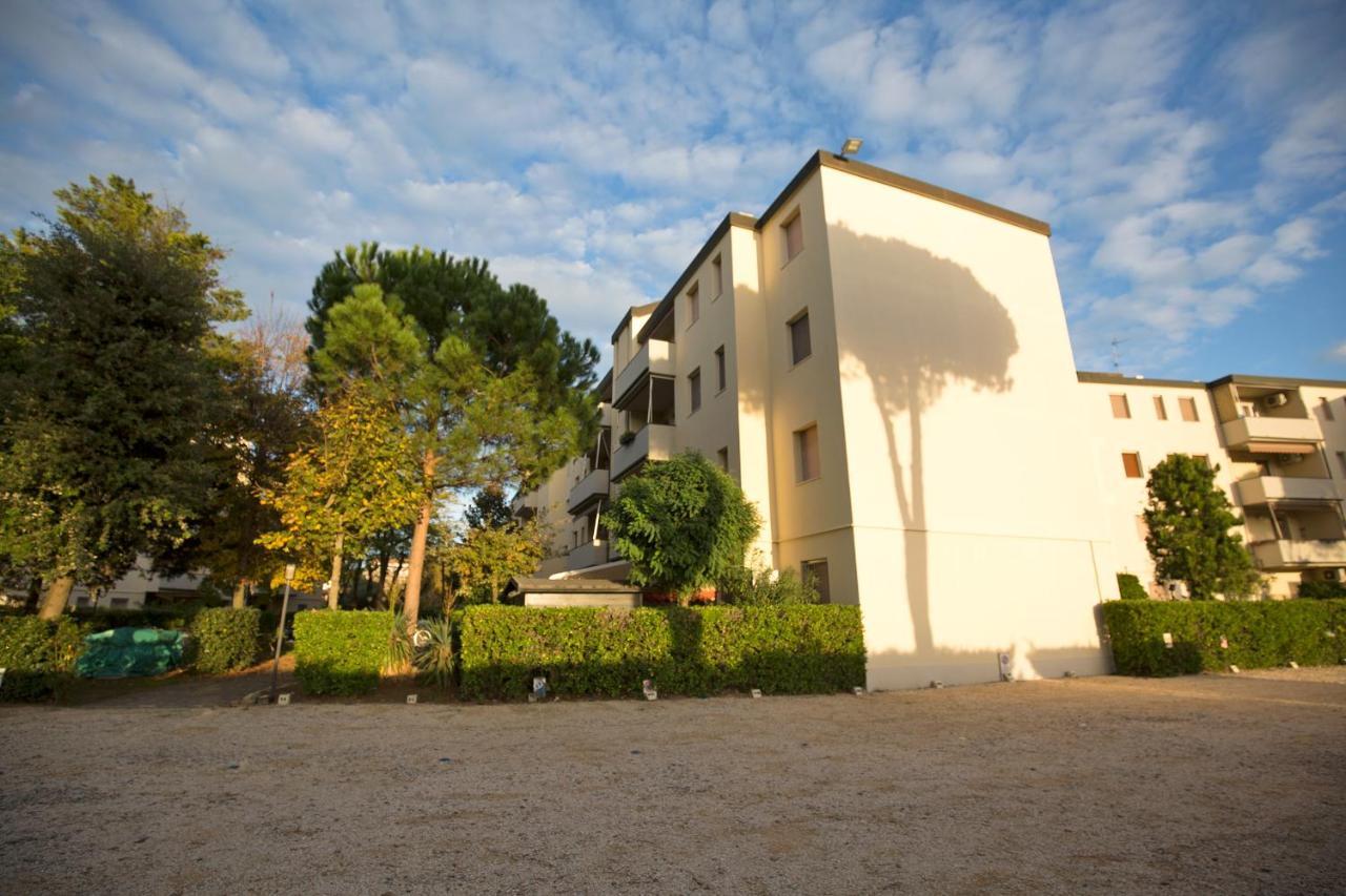 Residence 3 D Lido di Spina Luaran gambar