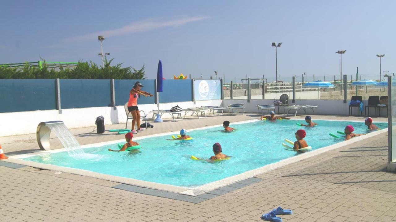 Residence 3 D Lido di Spina Luaran gambar
